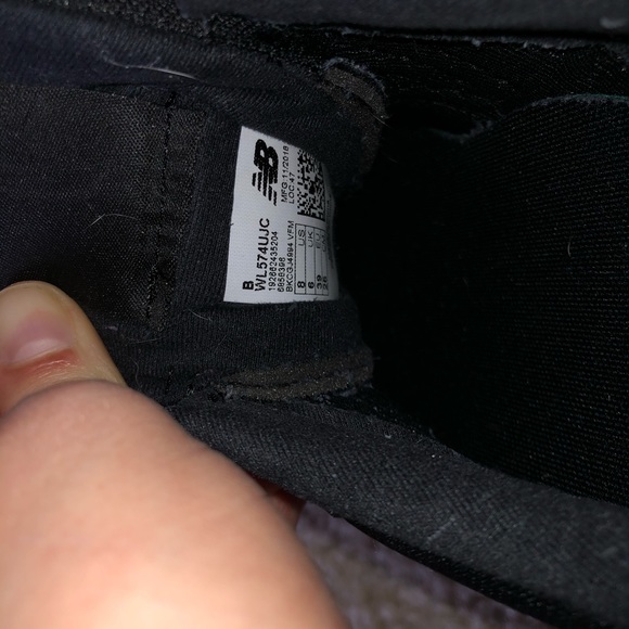 New Balance Classics (sz 8) black in color - Picture 3 of 3